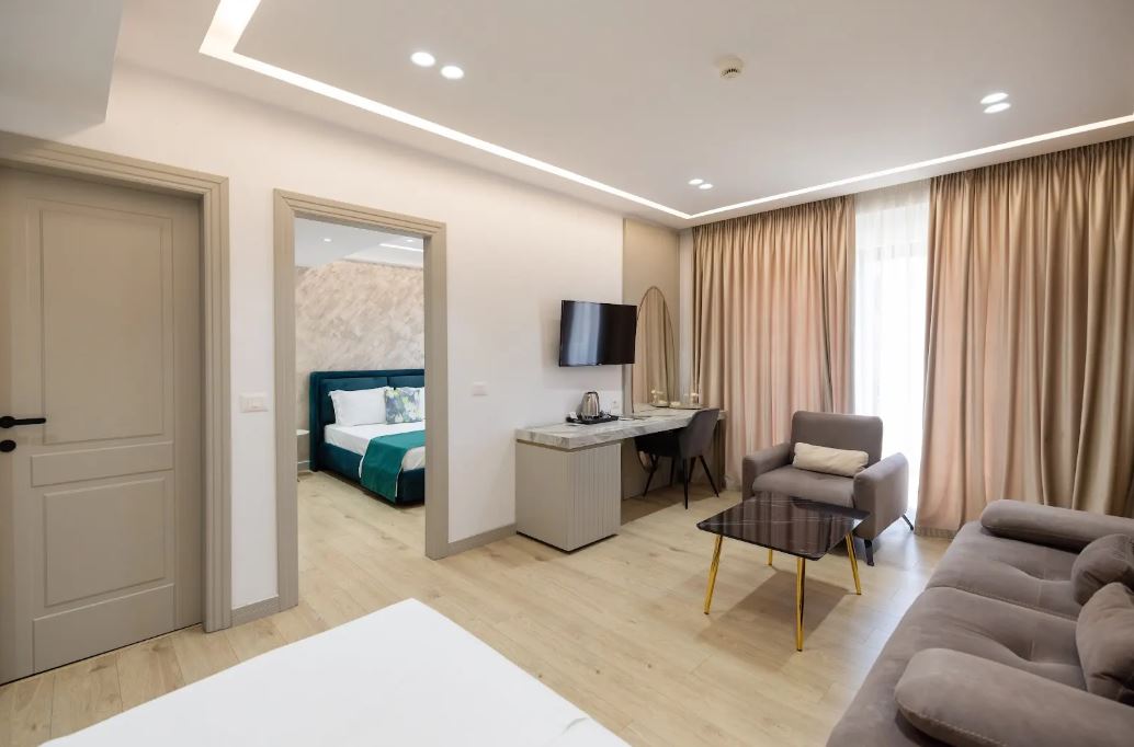 Deluxe Family Suite